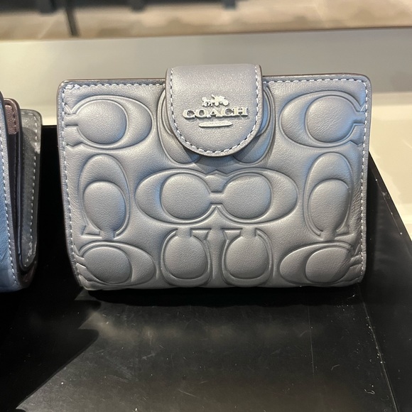 New Medium Corner Zip Wallet With Signature CM241 Silver/Industrial Grey - Picture 1 of 9
